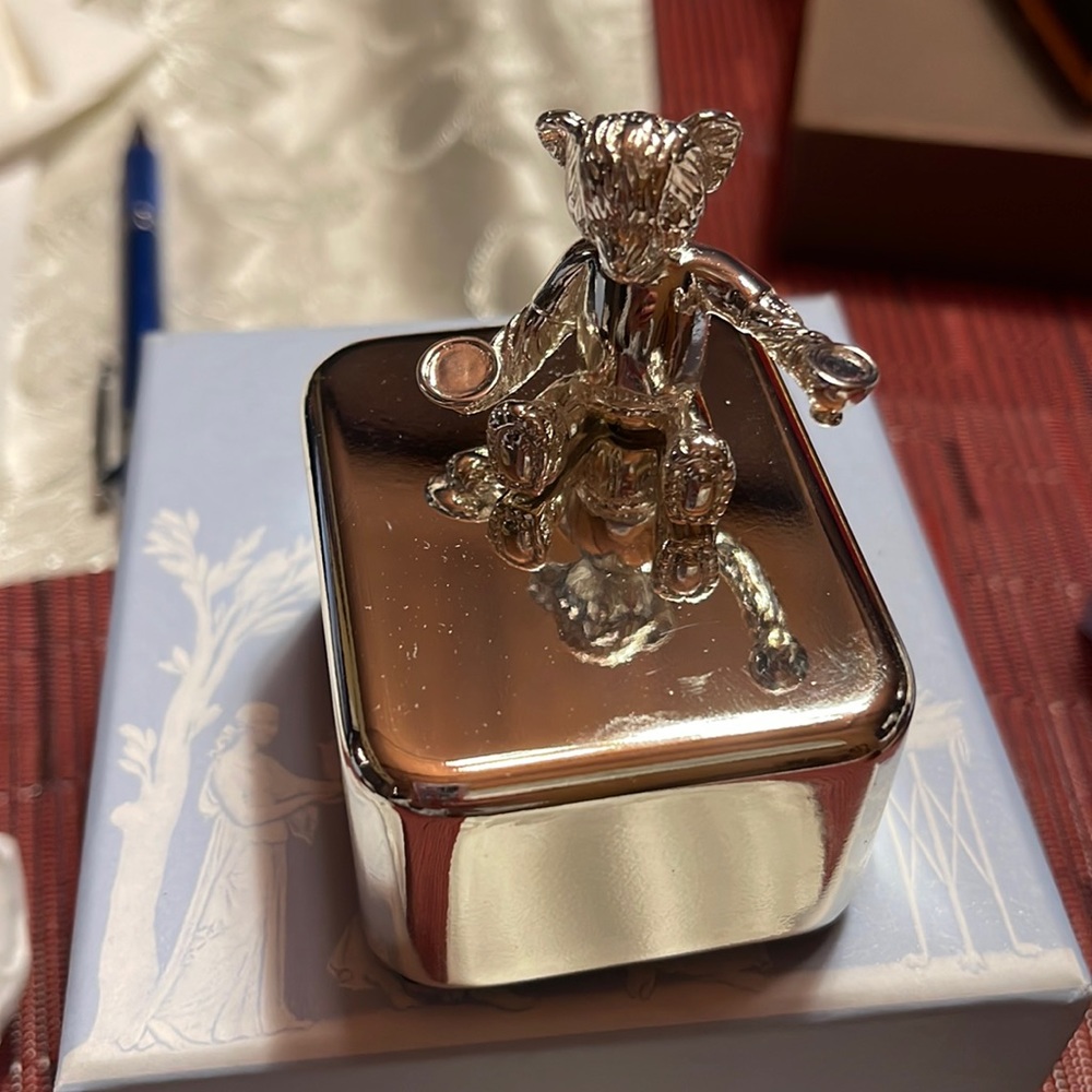 Wedgwood London Bear Music Box